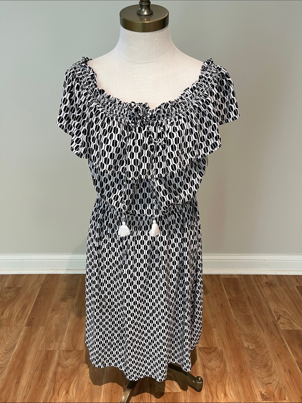 Kate Spade rayon  Arrow stripe Black & White Off-Shoulder Ruffle Dress  L